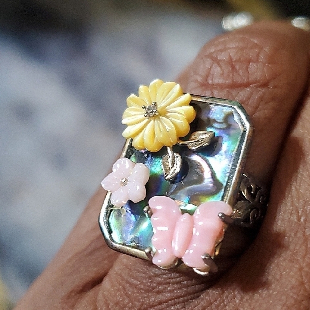 Jardin Collection Abalone Shell Mother Of Pearl Ring - Picture 3 of 9